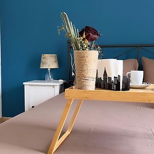 Zimmer mit Kingsize-Bett